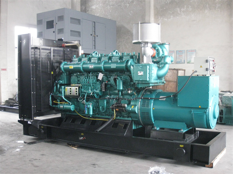 东兰200KW 柴油发电机的油耗是多少？
