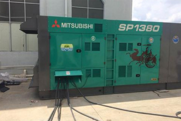 东兰为什么有些柴油发电机组的输出电压可以调节？