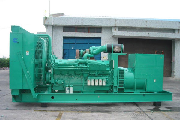 东兰工厂发电机应急发电时如何更准确地检查发电机状态？