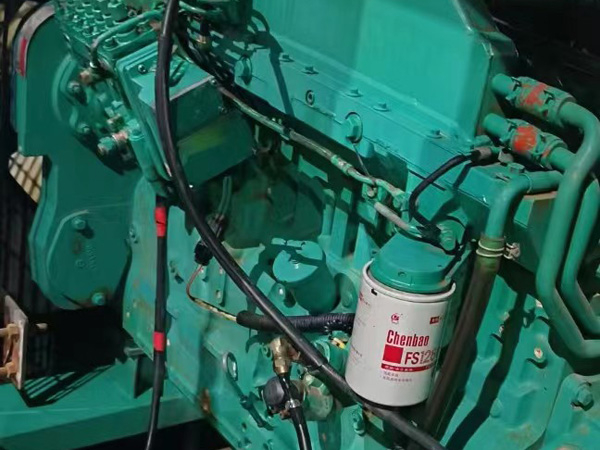 东兰如何确定新的发电机组控制系统是否与原系统兼容？