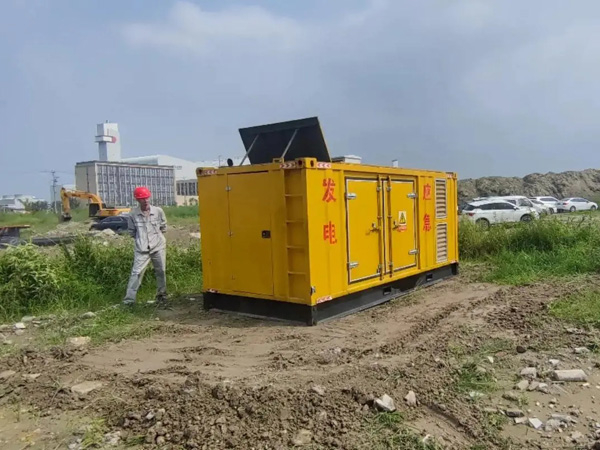 东兰200KW柴油发电机机组每小时的油耗量受哪些因素影响？