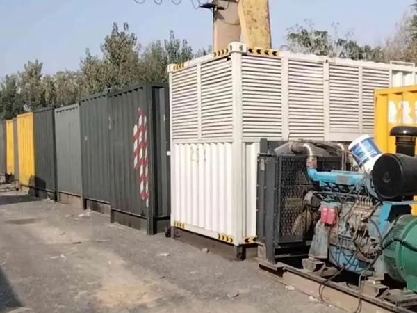 东兰200KW柴油发电机机组每小时油耗是多少？