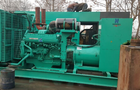 东兰发电机组如何判断水冷式机油散热器内部是否需要清洗？