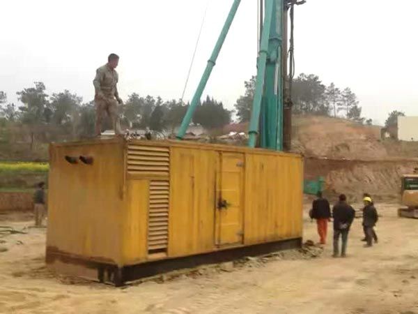 东兰如何判断水冷式机油散热器密封件是否需要更换？